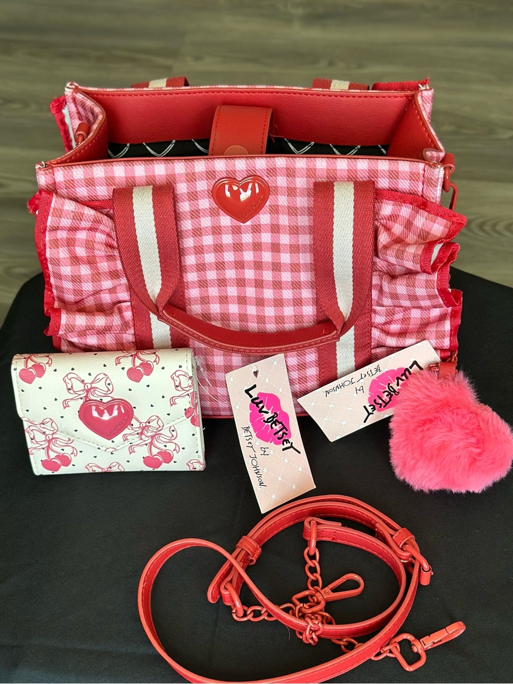 NWT Betsy Johnson Pink Gingham Heart Tote with Matching Wallet &
Crossbody Strap - Picture 4 of 9